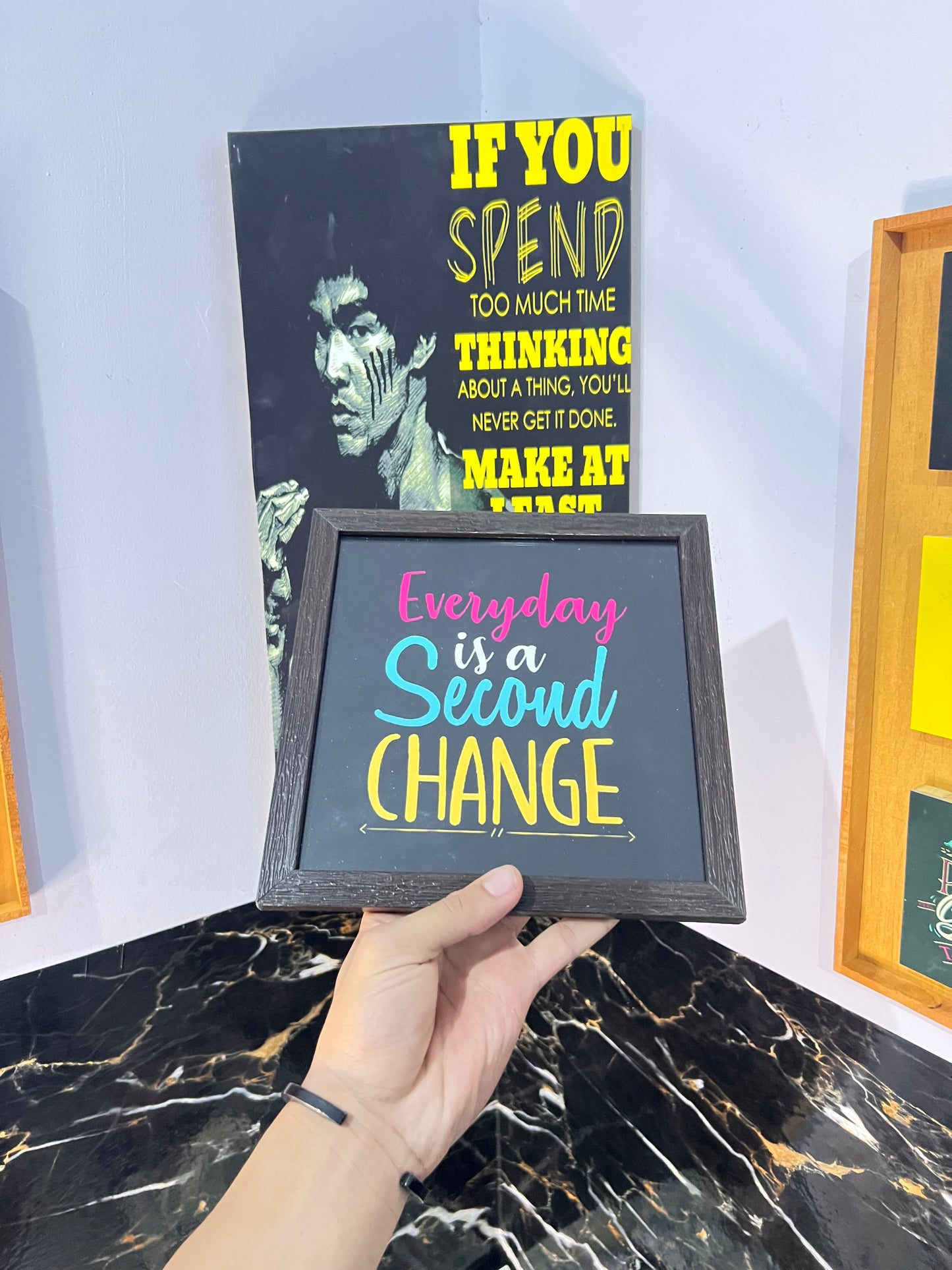 POSITIVE TEXTURED FRAME