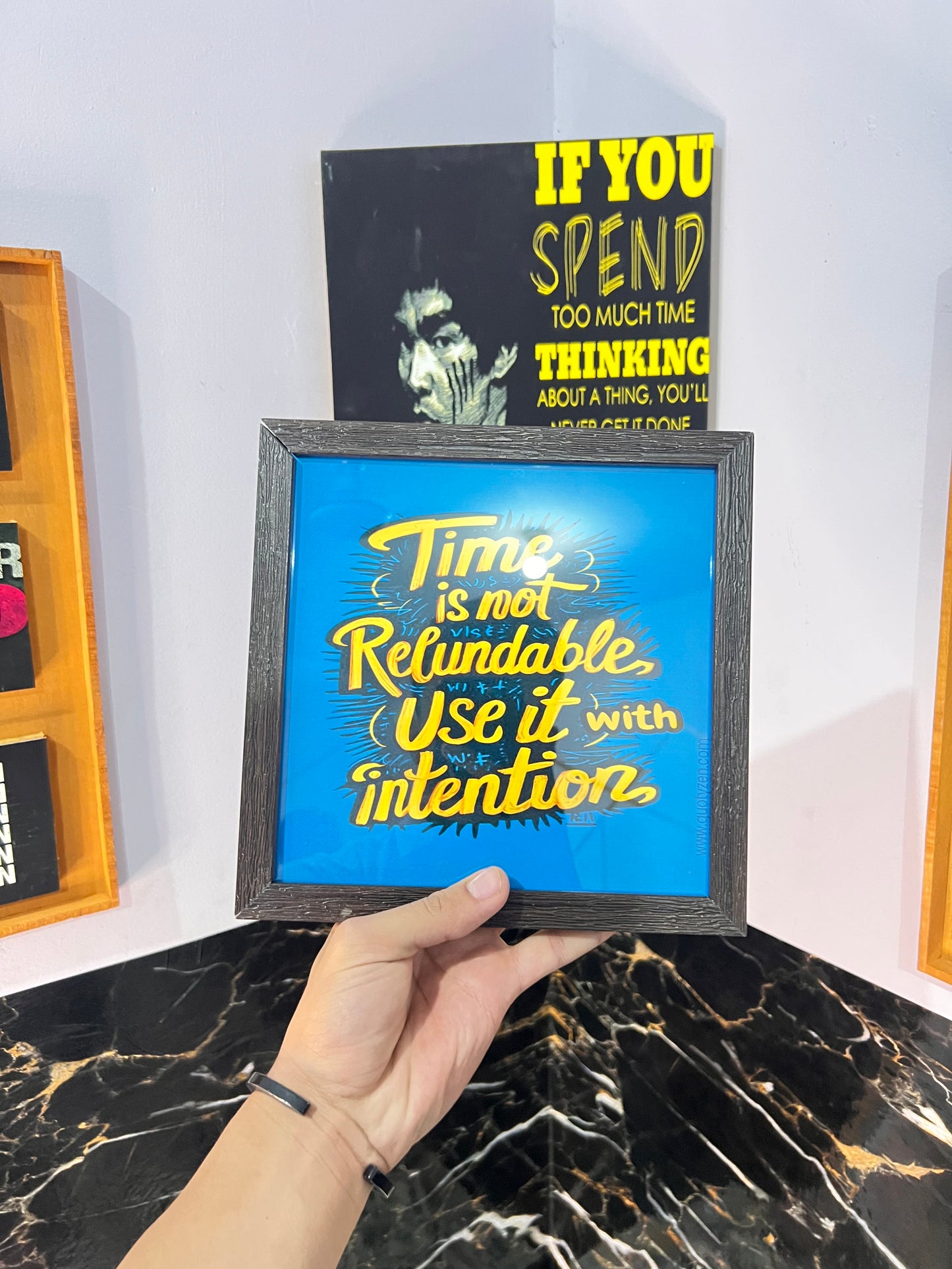 POSITIVE TEXTURED FRAME